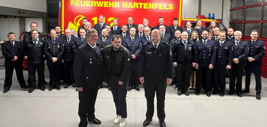 v.l.n.r. Wehrführer Klaus Strüder, Erster Beigeordneter Tobias Haubrich und Wehrleiter Nicki Ahlborn. Foto: Tim Heidrich